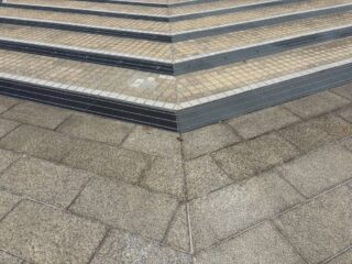 日立シビックセンター噴水広場の透明滑り止め塗装 施工後