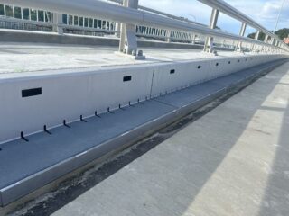 宮沢橋 橋梁 側溝 鋼製蓋 滑り止め塗装 施工後